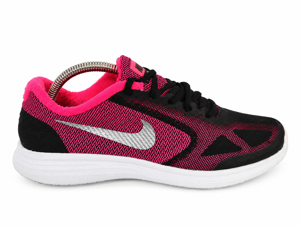 Nike Revolution