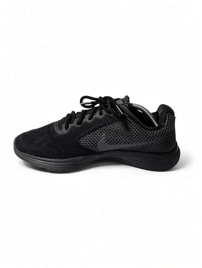 Nike Revolution 4