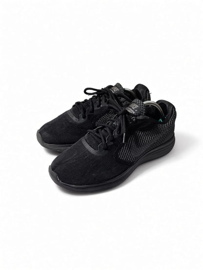 Nike Revolution 4