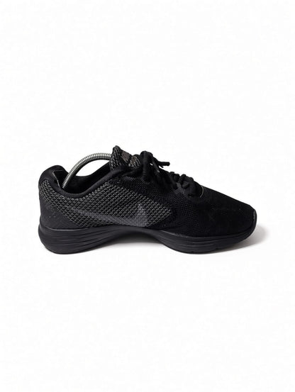 Nike Revolution 4