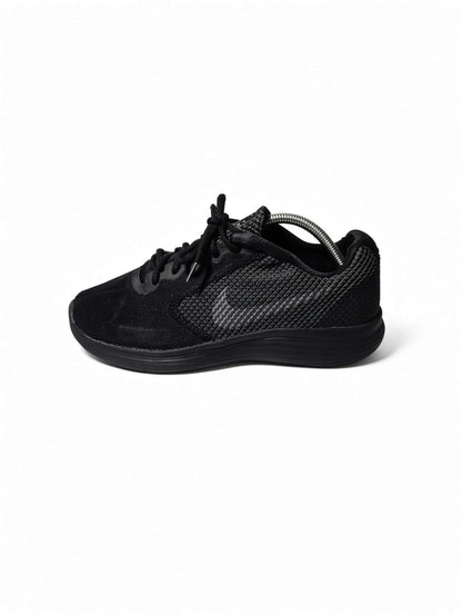 Nike Revolution 4